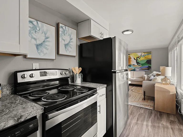 45 E 8th Ave #4 — Photo 7