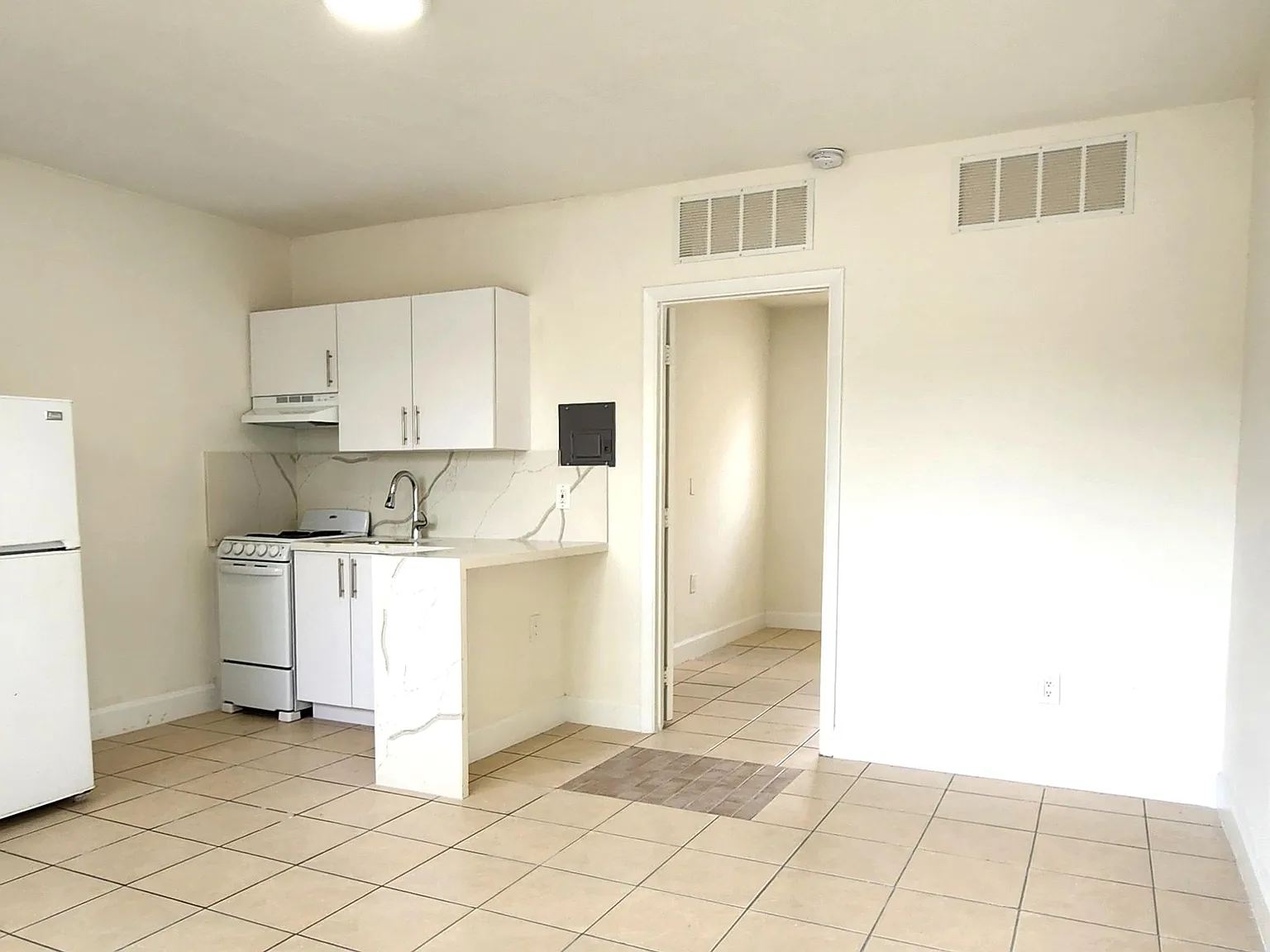 1 bed, 450 sqft, $1,350 — Photo 2