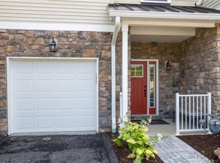 201 Hudson View Ter, Hyde Park, NY 12538