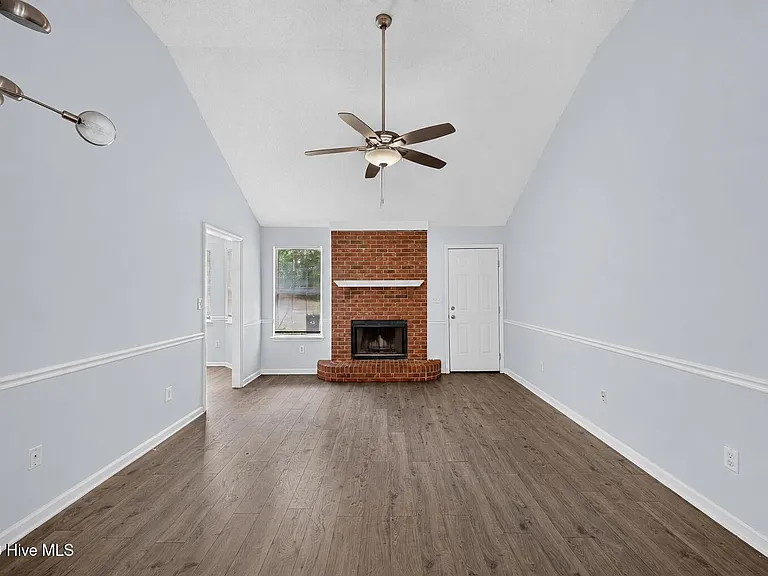 4810 Golden Leaf Ln — Photo 8