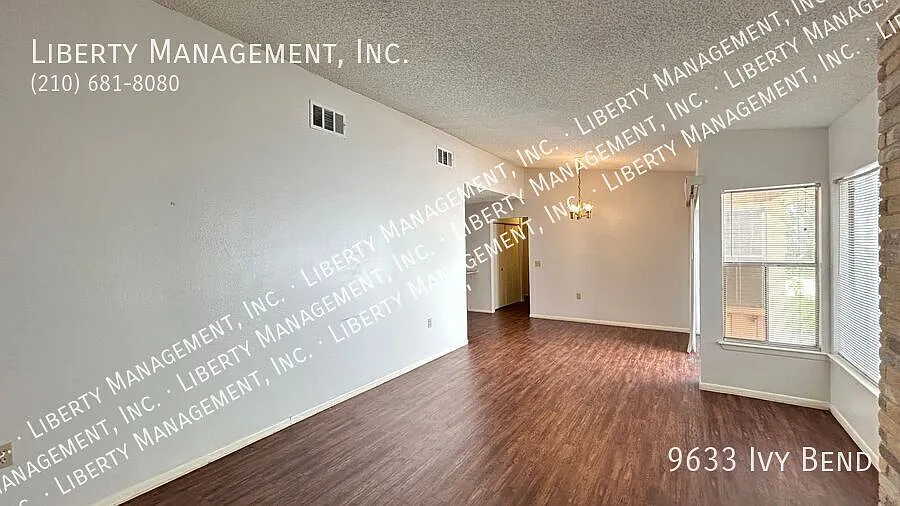Cozy 3 Bedroom, 2 Bath Home — Photo 4