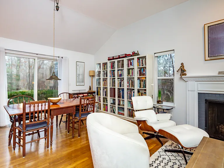 98 Thomas Ave — Photo 10