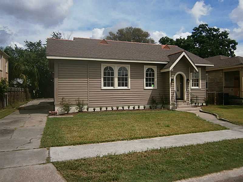 1st image of 3655 Clermont Dr