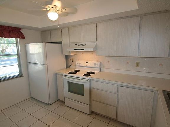 4th image of 2632 Woodgate Ln #G-2