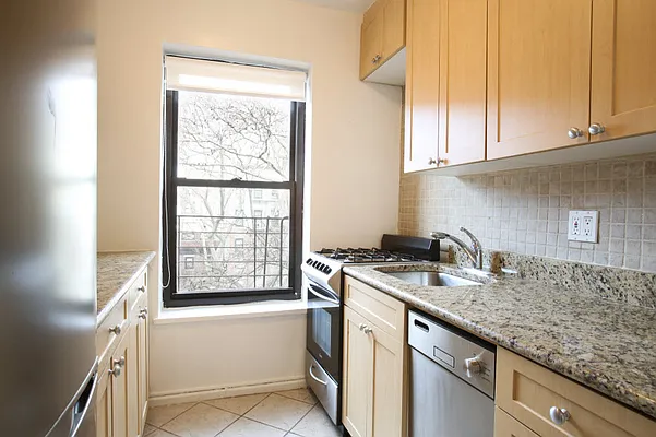 Rented by Stonehenge NYC LLC | media 138