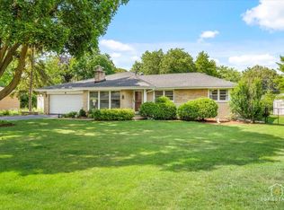 6 Drake Ter, Prospect Heights, IL 60070