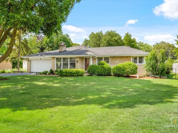 6 Drake Ter, Prospect Heights, IL 60070