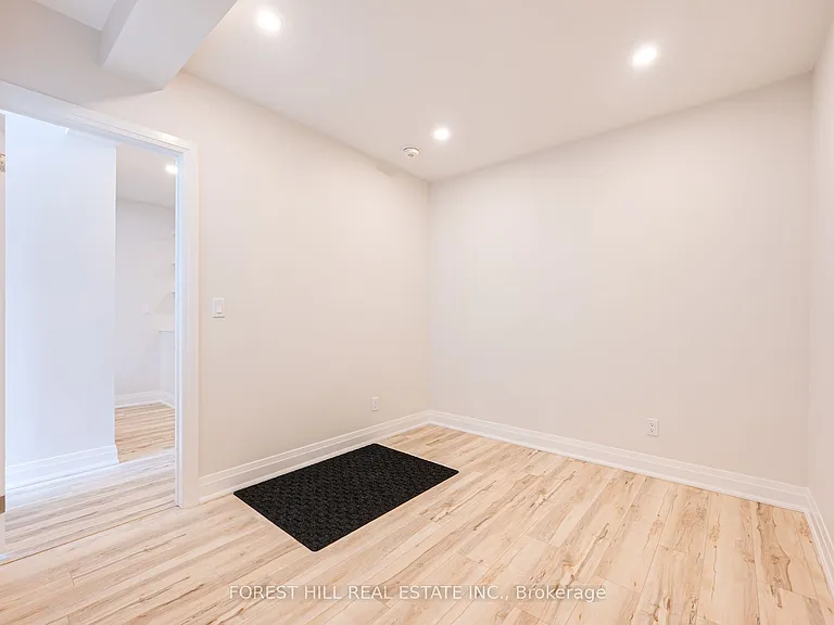 7725 Yonge St #2 — Photo 24