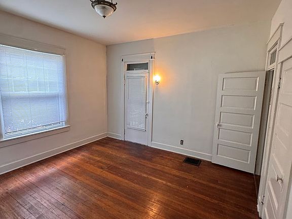 5th image of 600 E University St #1