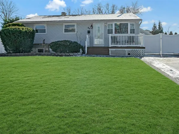84 E Madison Street, East Islip, NY 11730