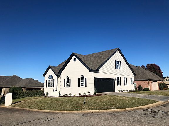 2nd image of 140 Belle Meade Dr