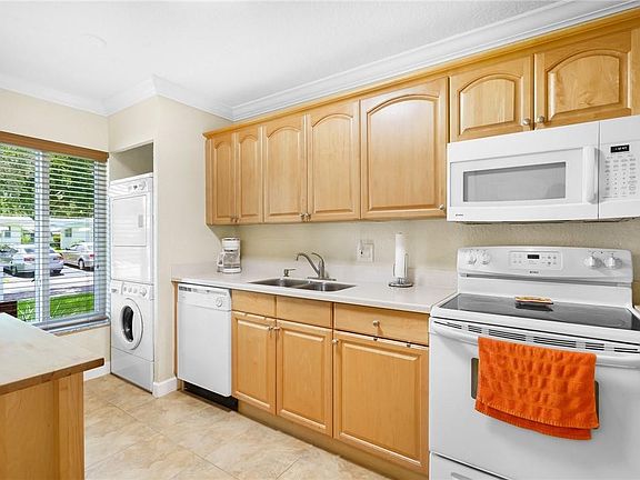 4th image of 1153 NW 84th Avenue #19-B