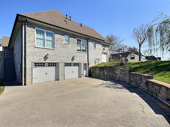 3rd image of 3333 Trimble Rd