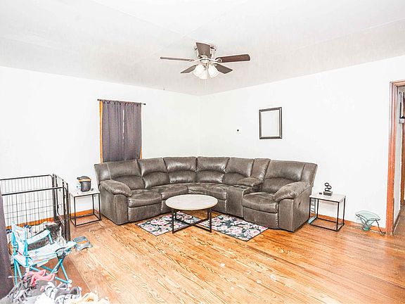 5th image of 795 Prospect St