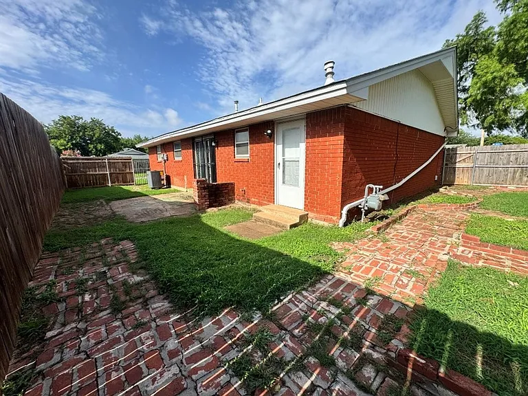 1700 N Janeway Ave — Photo 16