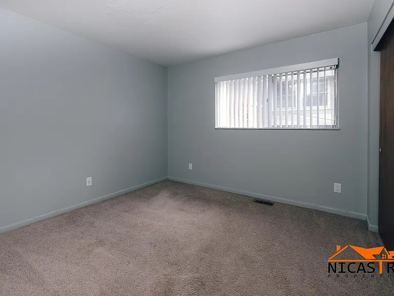 215 E Lane Ave #D — Photo 10