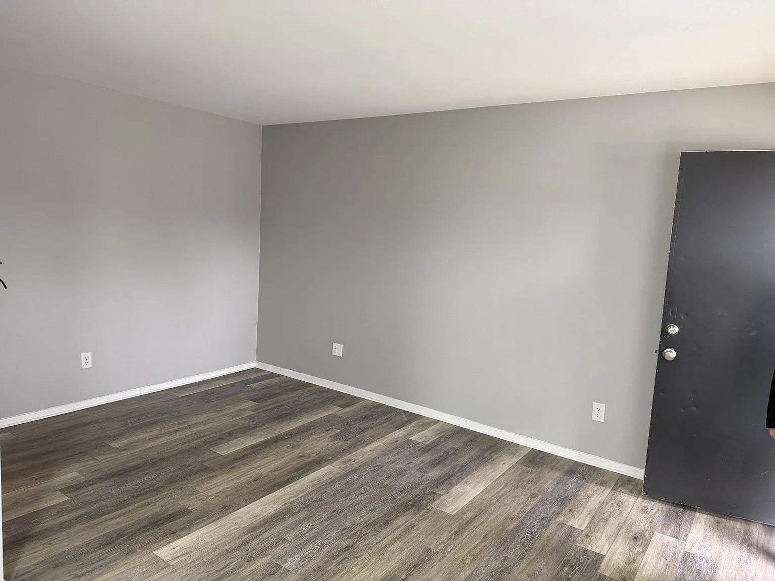 Parkway Apartments — Photo 4
