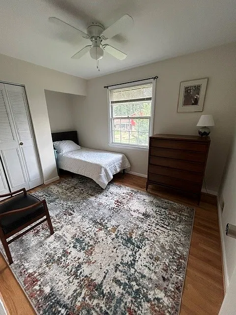 2 bed, 1.5 bath, 2410 sqft, $1,050 — Photo 2