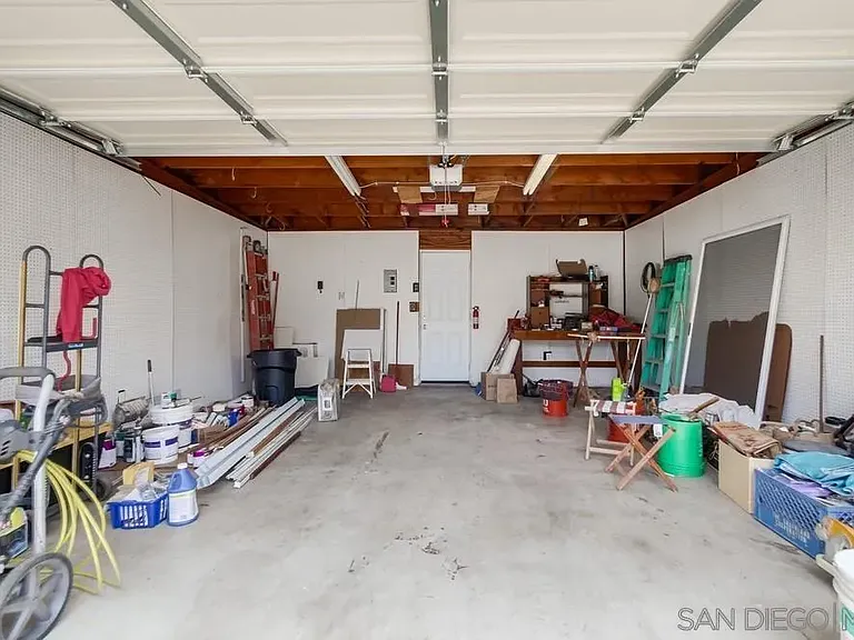 1712 Bervy St — Photo 53