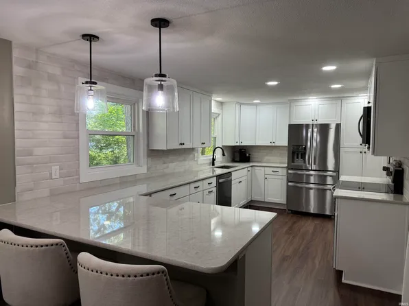 6914 Regent Ct, Fort Wayne, IN 46804