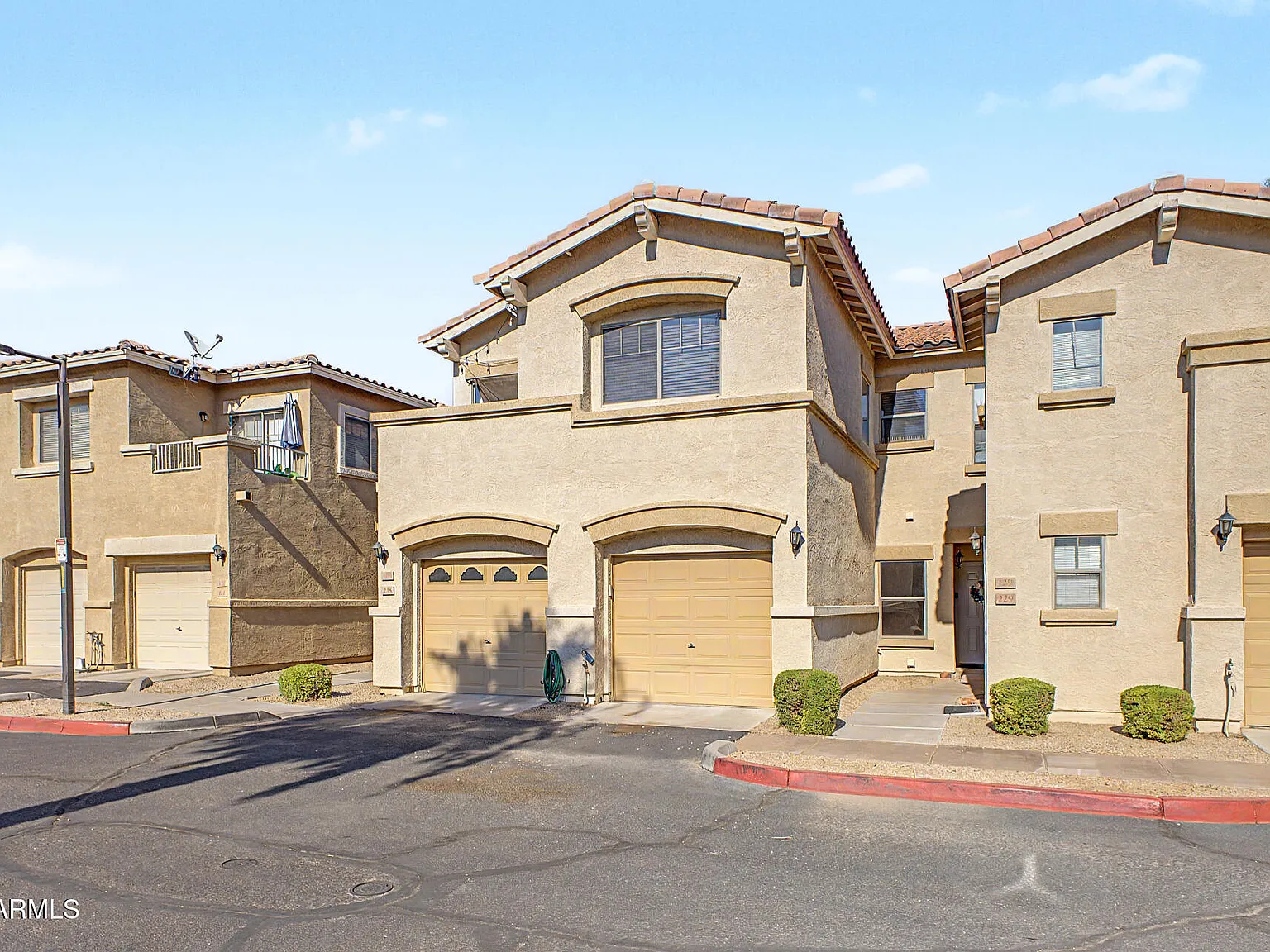 3 bed, 2.0 bath, 1401 sqft, $2,350 — Photo 3