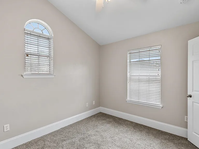 2602 Fenwood Ct — Photo 33