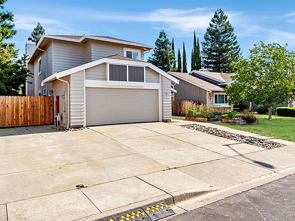 3rd image of 431 Inverness Way