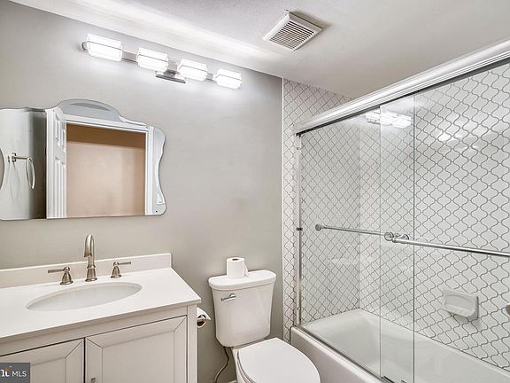 4th image of 8 Silverwood Cir APT 1