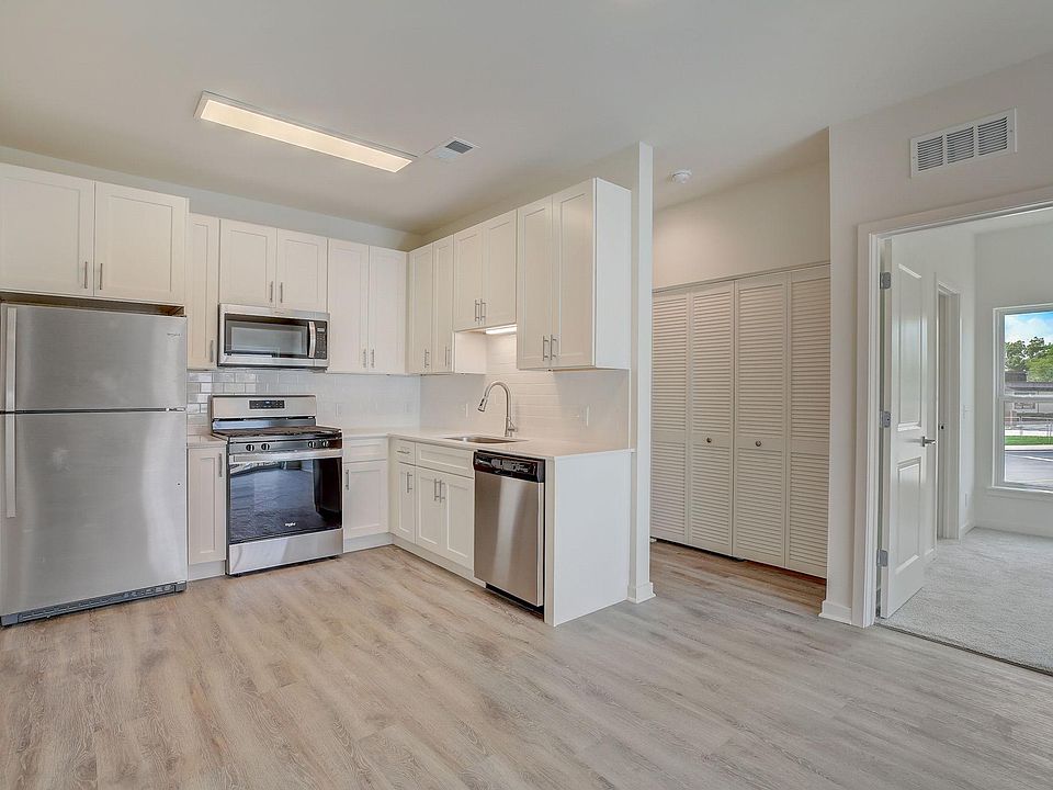 Morris Station Apartment Rentals with Virtual tours Mundelein, IL