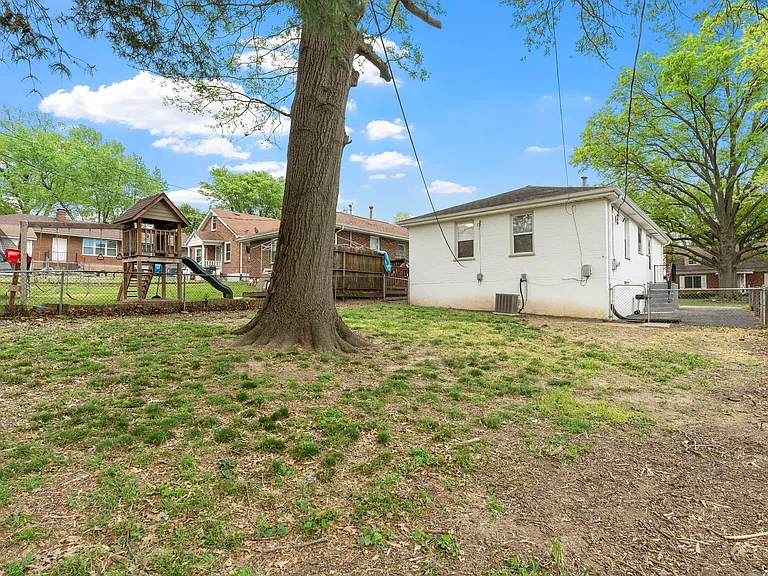 9009 Gedde Ave — Photo 34