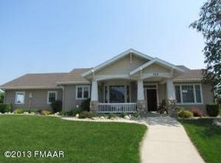 702 Lakeridge Dr, West Fargo, ND 58078
