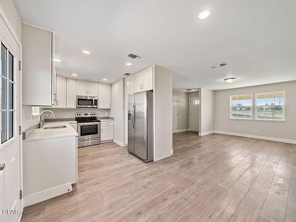 4th image of 606 W 14th St