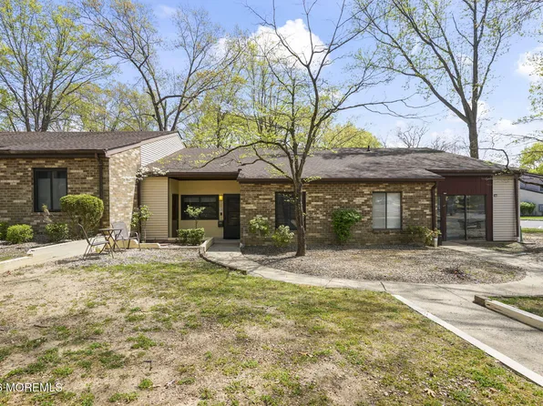 90 Arrowood Road #E, Manalapan, NJ 07726