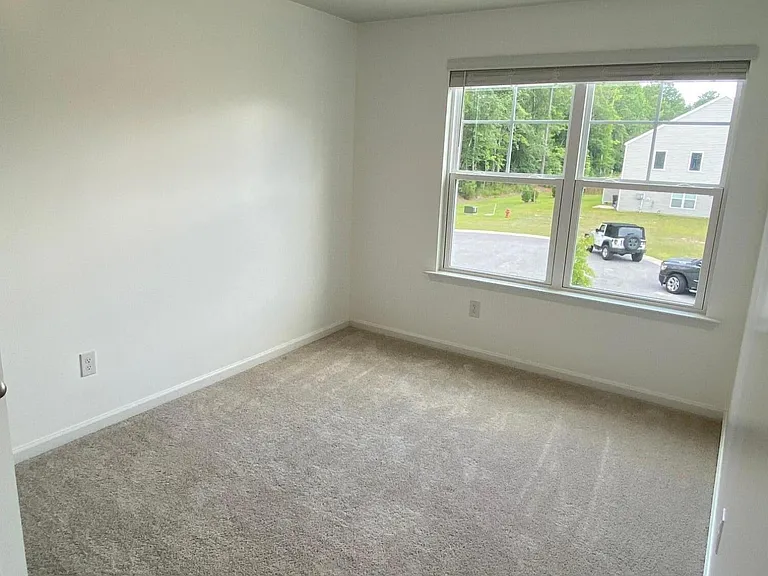 135 E Sunrise Ln — Photo 21