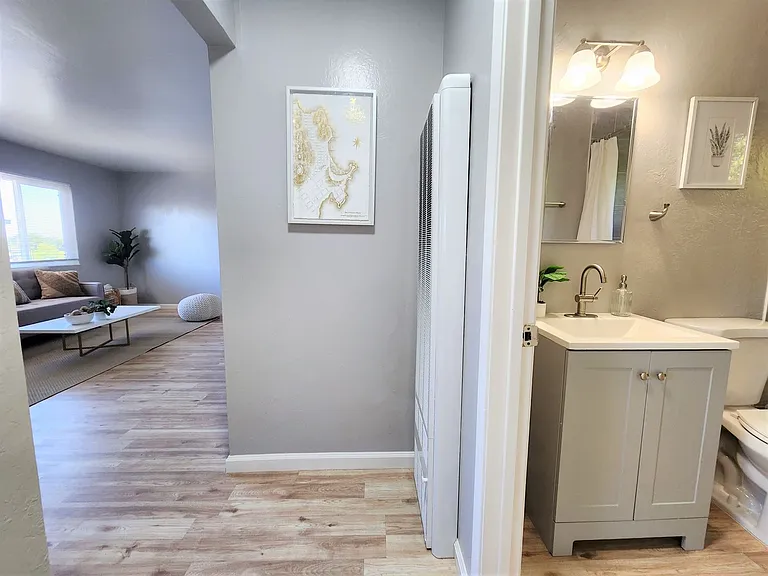 2568 Grove Way — Photo 3