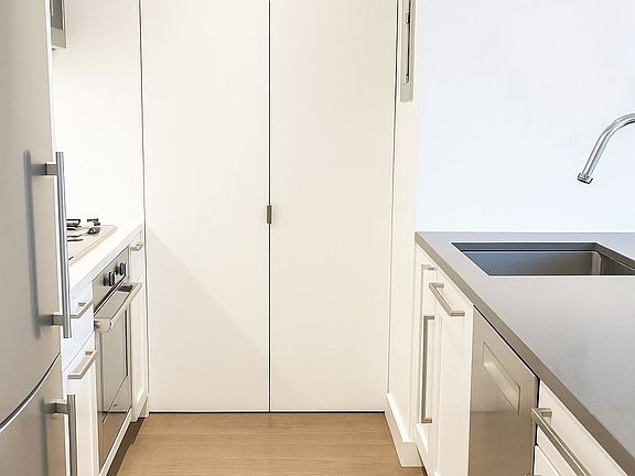4th image of 101 W 79th St APT 2H
