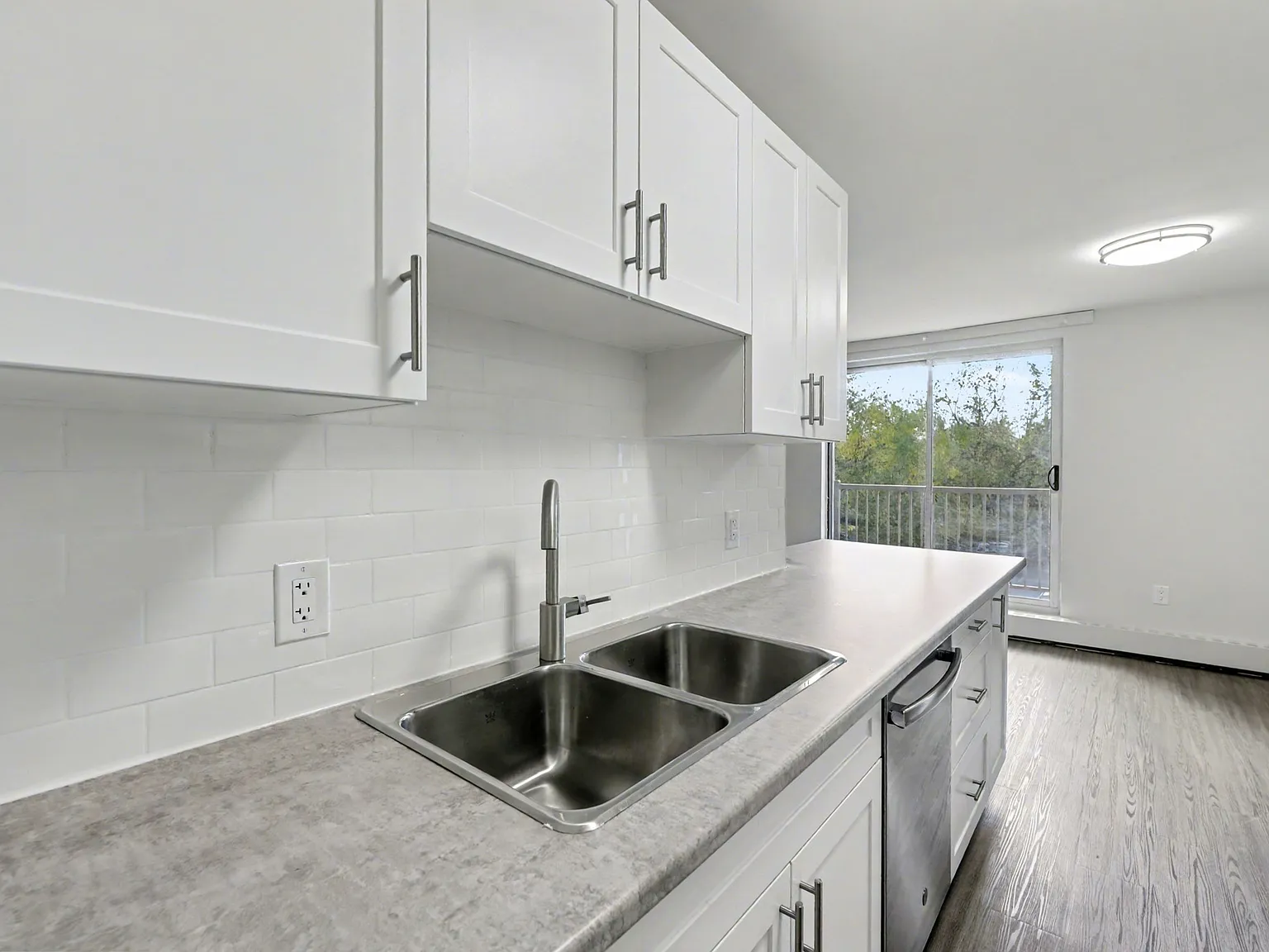 River Ridge Tower Apartments — Photo 1