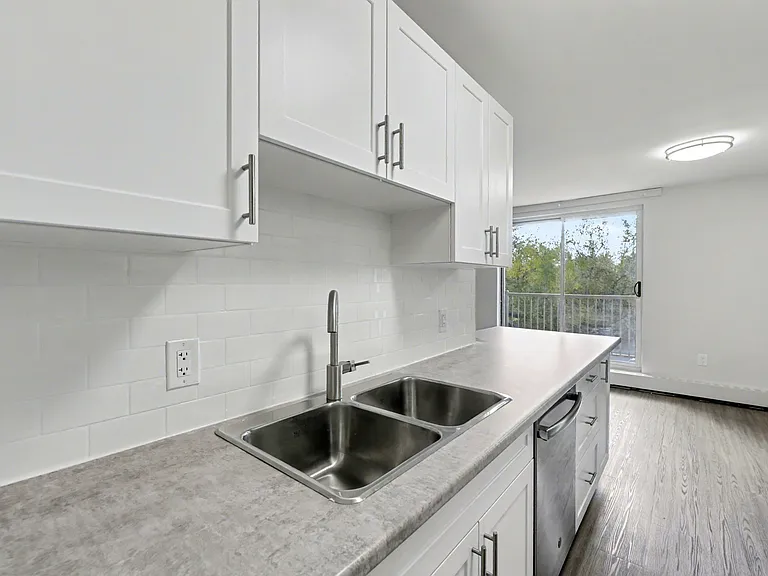 76 Mary St — Photo 1