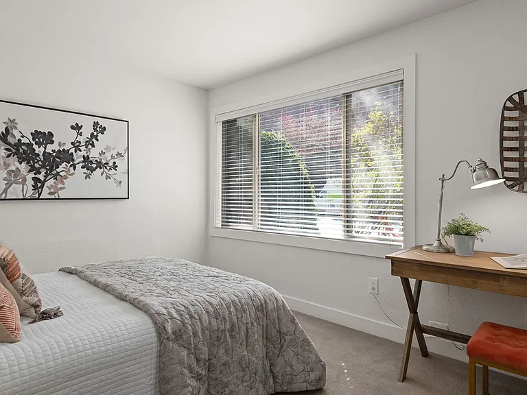 3200 E Union St — Photo 23