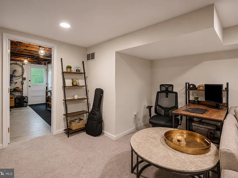 205 E 10th Ave — Photo 17
