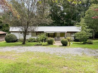 2575 W View Acres Avenue Ext, Hickory, NC 28601
