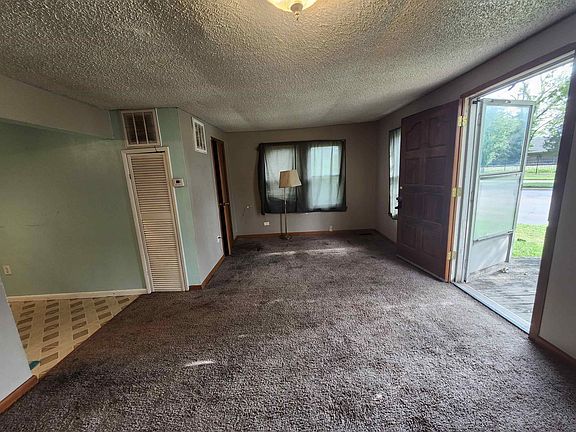 2nd image of 4223 W Zoo Blvd