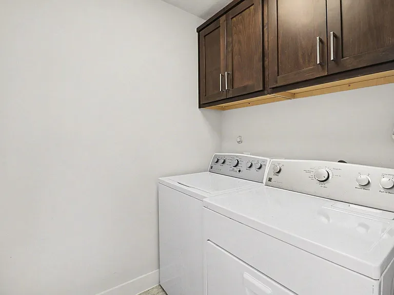 715 Hartman St — Photo 24