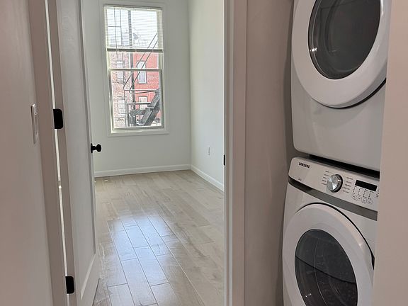 3rd image of 216 Halladay St APT 4