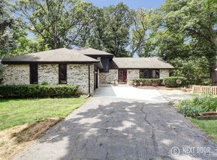 2948 Hickory Ct, Woodridge, IL 60517