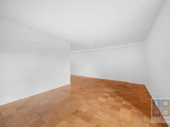 383 Grand Street image 4 of 25