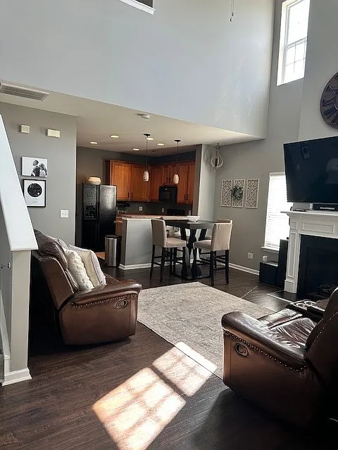 3 bed, 2.5 bath, 1264 sqft, $1,625 — Photo 4