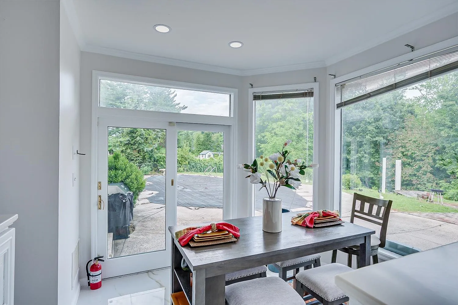 5 bed, 3204 sqft, $4,800 — Photo 3