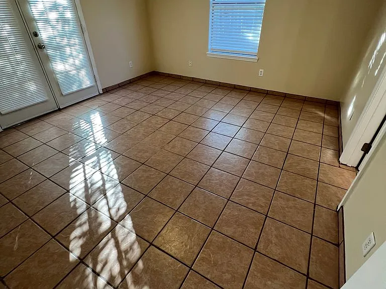 1916 Timber Oaks Ln — Photo 6