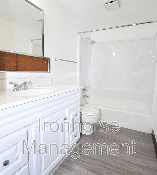 801 W Villard St #32 — Photo 10